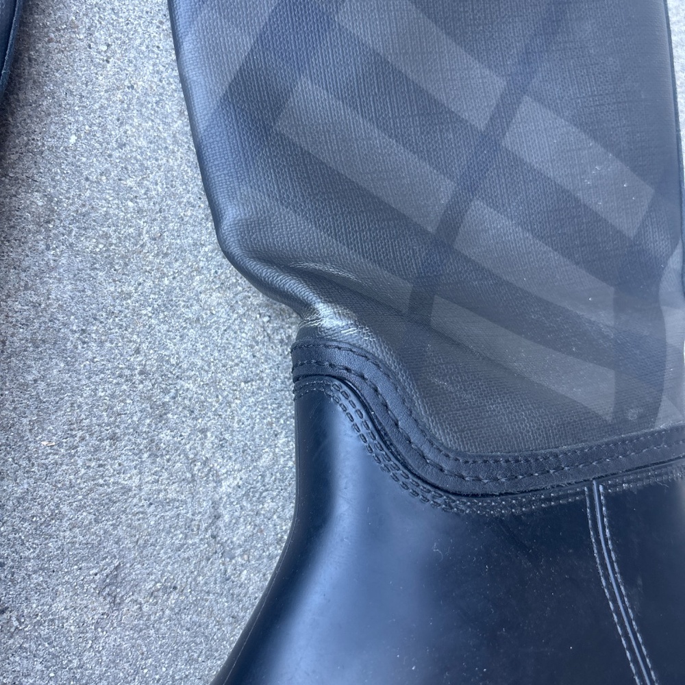 Burberry Sz 37 rain boots - Picture 4 of 5